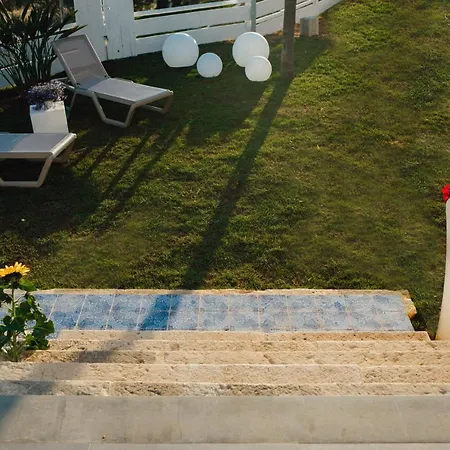 Giardini Del Golfo Al Mare * バレストラーテ