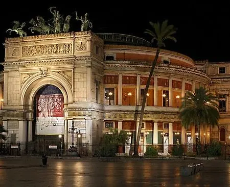 Giardini Del Golfo Al Mare * バレストラーテ
