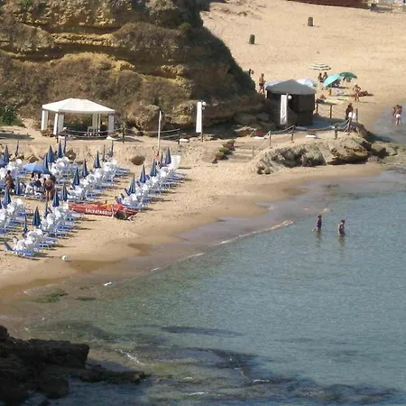 Giardini Del Golfo Al Mare * バレストラーテ